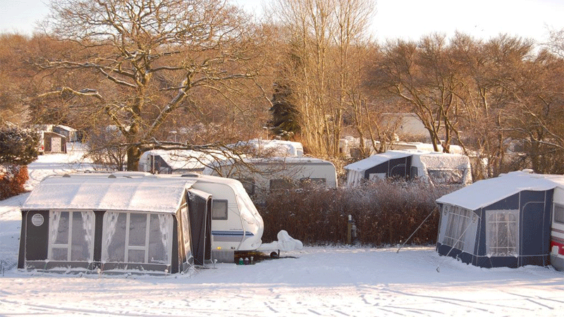 Wintercamping – draußen frostig, drinnen „hyggelig“…